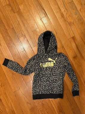 Puma Girl’s Black & Gray Animal Print Logo Pullover Sweatshirt